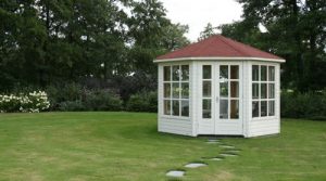 vurenhouten prieel in Midwolde