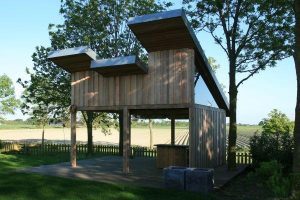 red cedar buitenkeuken onder architectuur in Minnertsga