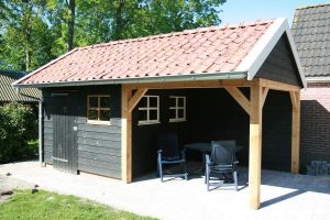 vurenhouten beging met veranda in Lauwersoog