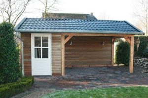 red cedar berging met veranda in Sumar