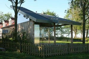 red cedar buitenkeuken met glas in Minnertsga