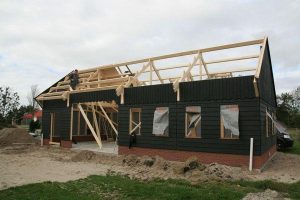 kapconstructie van cape cod garage in Berltsum