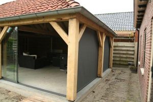 Eikenhouten veranda in Oldehove