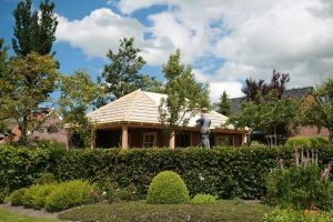 bouw red cedar berging in Ginnum